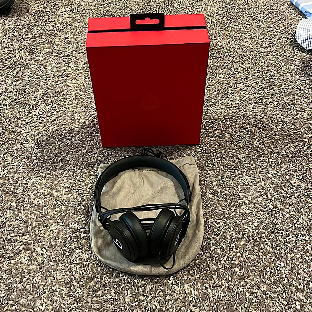 Beats EP Black